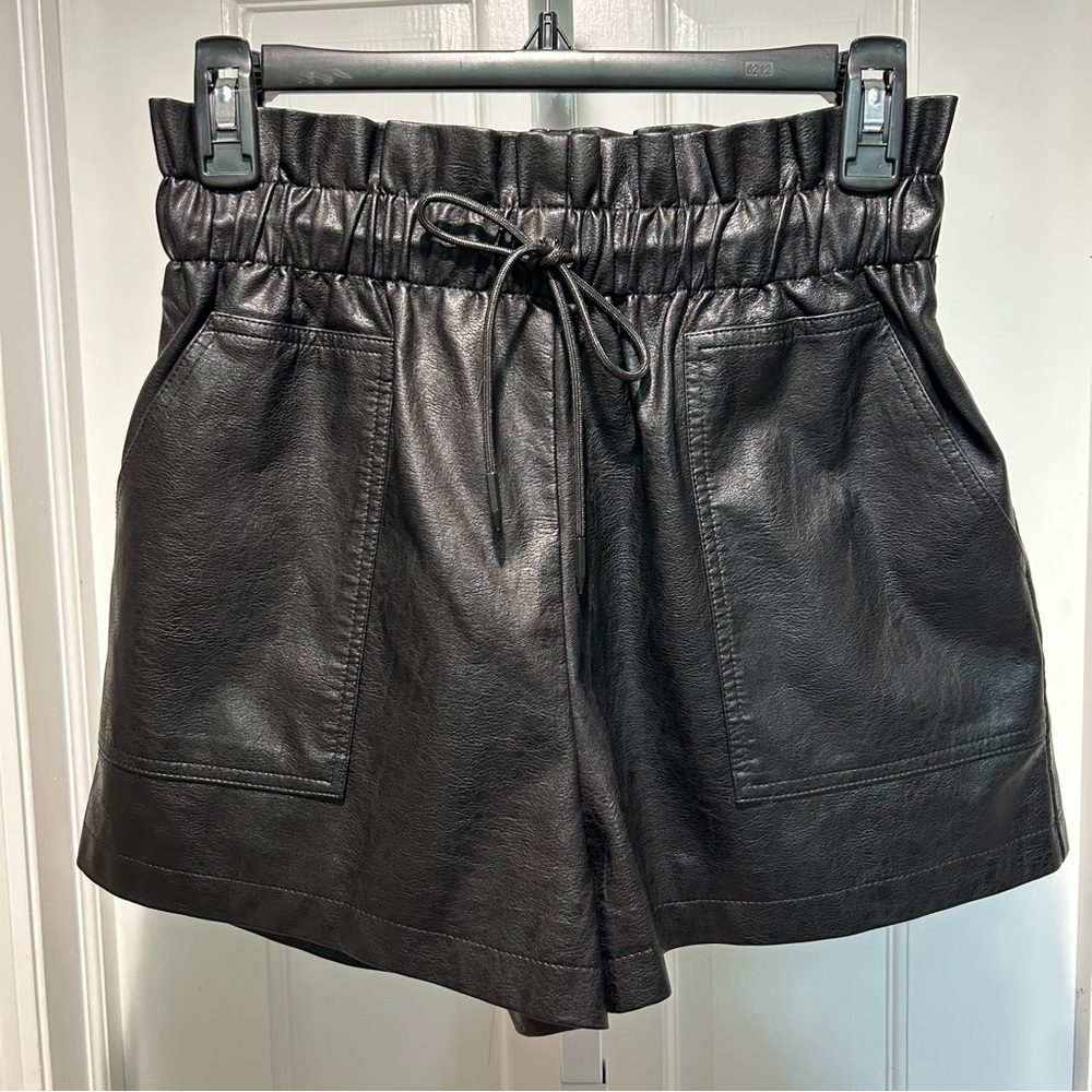 Faux Leather Paperbag Waist Shorts – Black | Size M